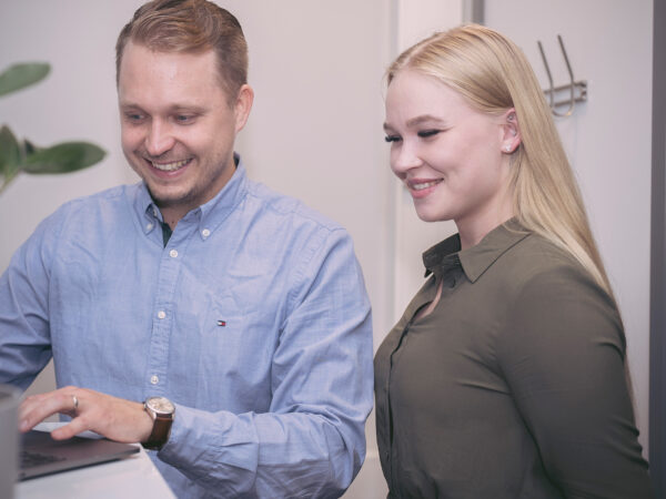 Laadukasta käännöspalvelua vuosikymmenten kokemuksella